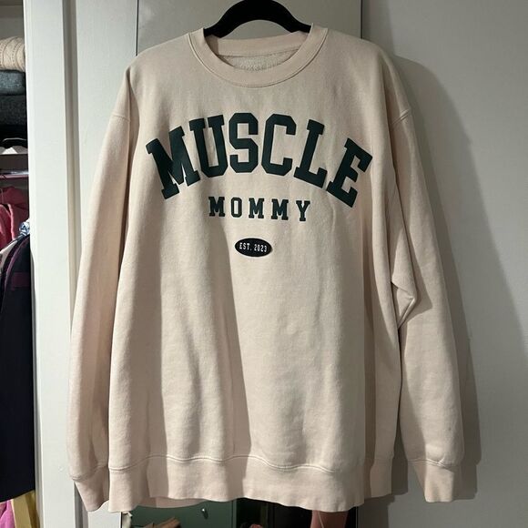 New muscle mommy L/XL sweatshirt Crewneck - Picture 1 of 3